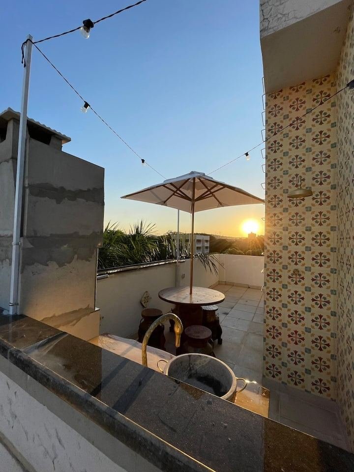 Área gourmet da cobertura com vista para o Pico da Ibituruna